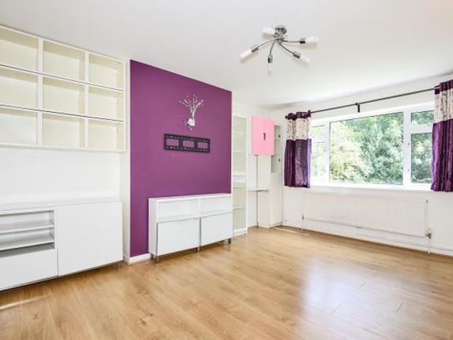 Apartment for rent in Hatch End, Greater London
