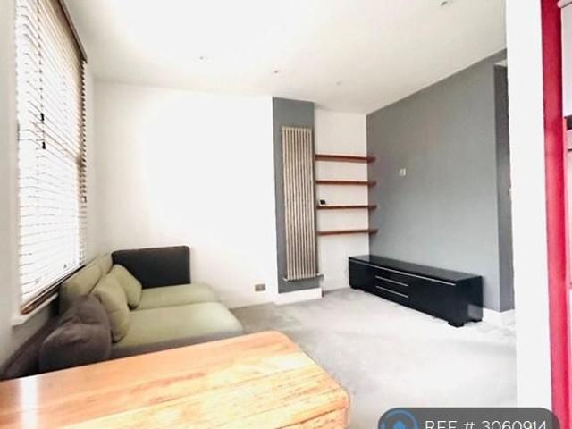 Apartment for rent in Stockwell Park, Greater London