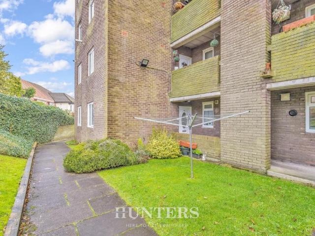 Flat for rent in Burnedge, Greater Manchester