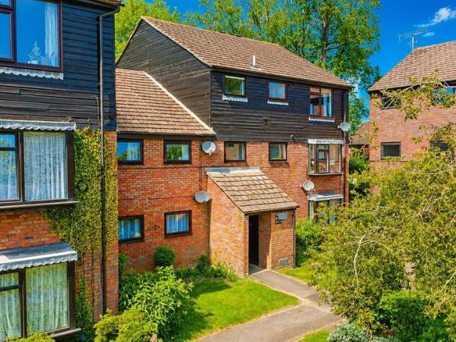 Flat for rent in Pouchen End, Hertfordshire