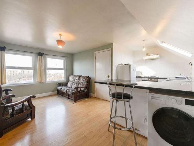 Apartment for rent in Charlton, Greater London