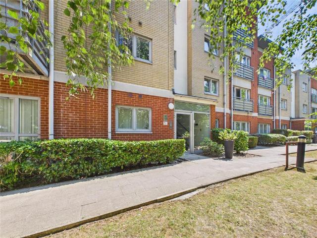 Flat for rent in Hale End, Greater London