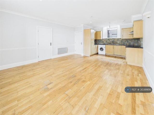 Apartment for rent in Lanner, Cornwall