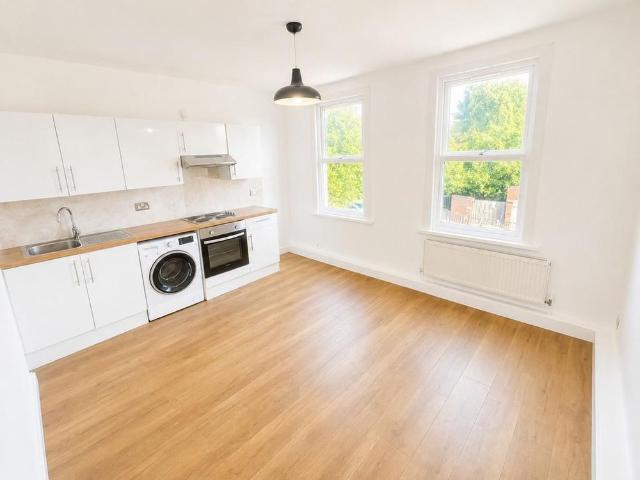 Apartment for rent in Lower Edmonton, Greater London