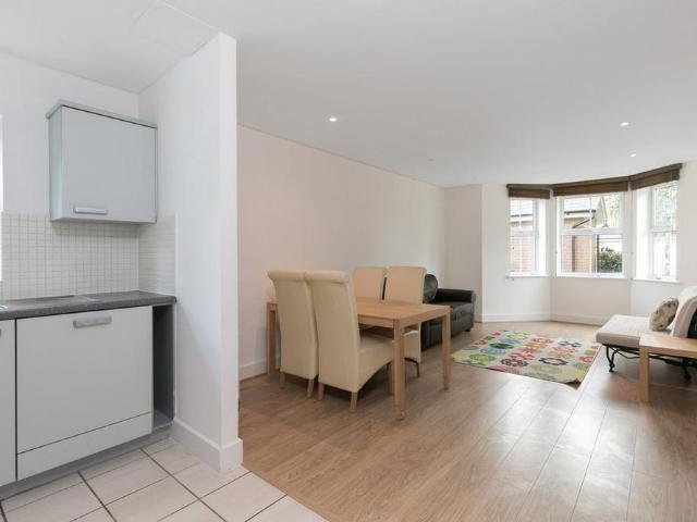 Apartment for rent in Bellenden, Greater London