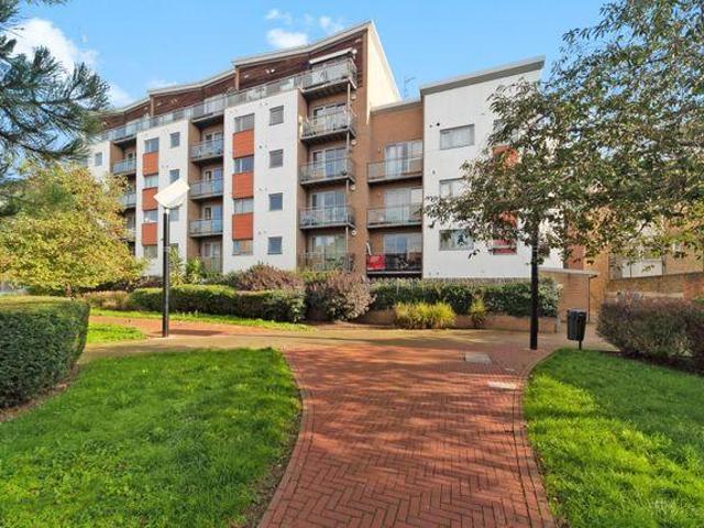 Flat for rent in Bromley-by-Bow, Poplar Grove