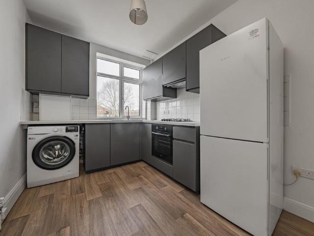 Flat for rent in Denham