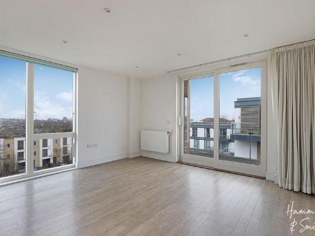 Apartment for rent in Highams Park, Greater London