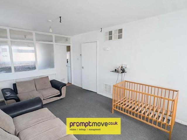 Apartment for rent in Farley Hill, Spring Park