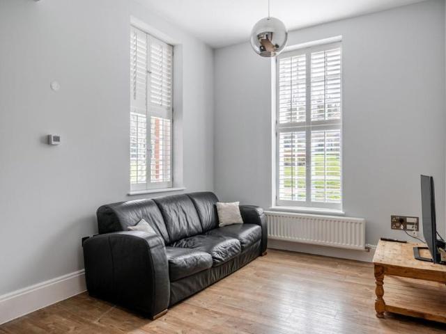 Apartment for rent in The Wells, Surrey
