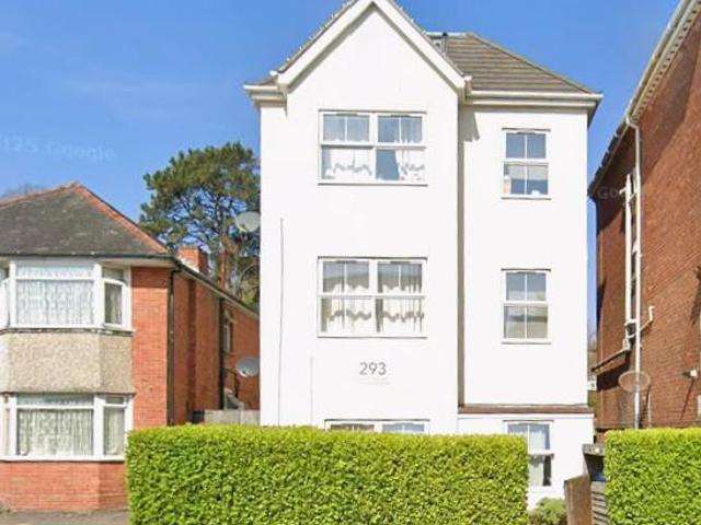 Flat for rent in Penn Hill, Poole