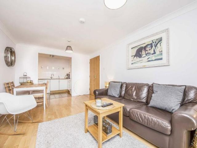 Apartment for rent in Brompton Park, Greater London