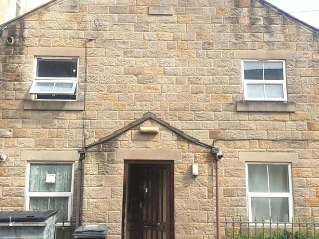 Flat for rent in Long Lee, West Yorkshire