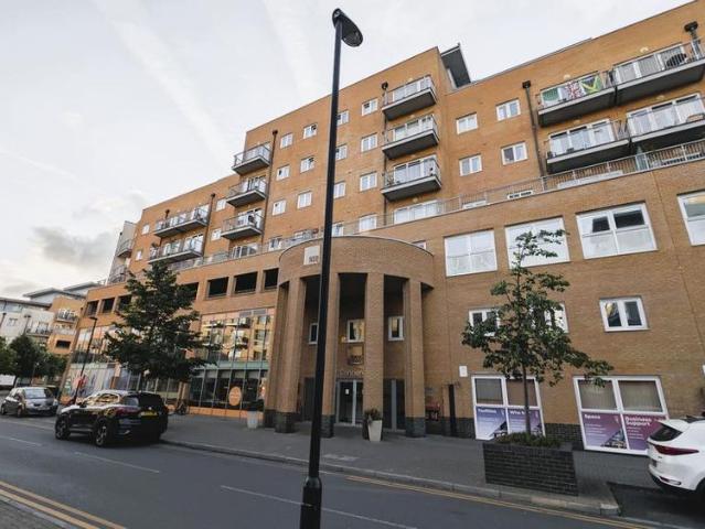 Apartment for rent in London Borough of Croydon, Waddon