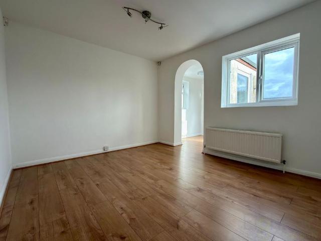 Apartment for rent in Peacehaven, Iford
