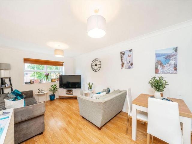 Apartment for rent in Charlton, Spelthorne