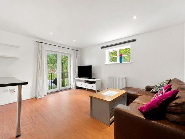 Apartment for rent in Weybridge, Elmbridge