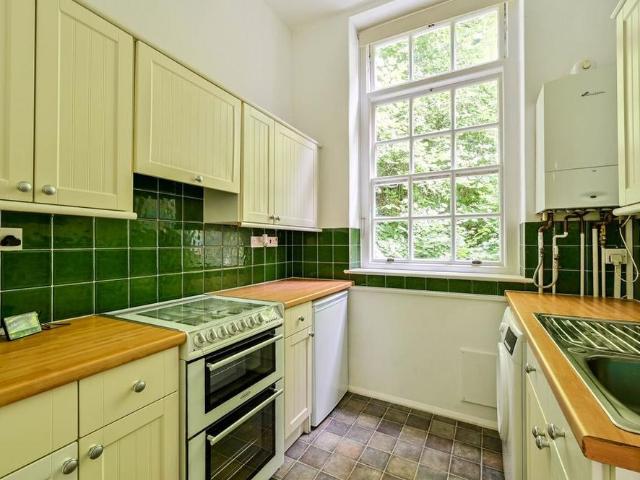 Apartment for rent in Holloway Hill, Fole