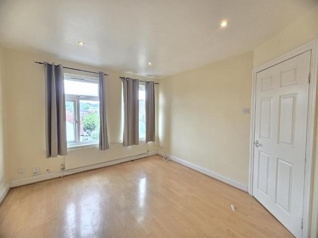 Flat for rent in Temple Fortune, Greater London