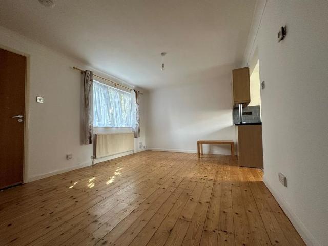 Apartment for rent in Yiewsley, Greater London