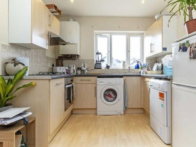 Apartment for rent in Strawberry Hill, Greater London