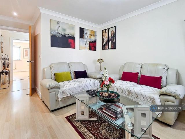 Flat for rent in Lane, Greater London