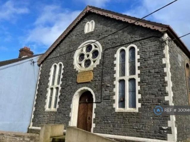 Flat for rent in Llansaint, Wales