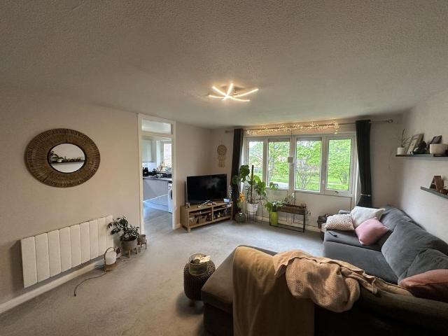 Apartment for rent in Woodhall Farm, Pouchen End
