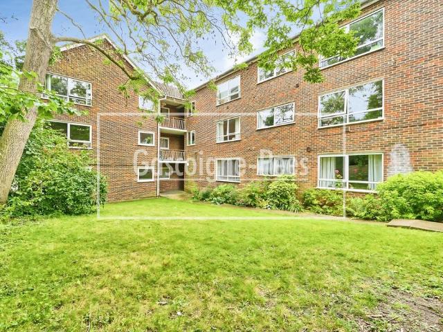 Flat for rent in Royal Borough of Kingston upon Thames, Greater London