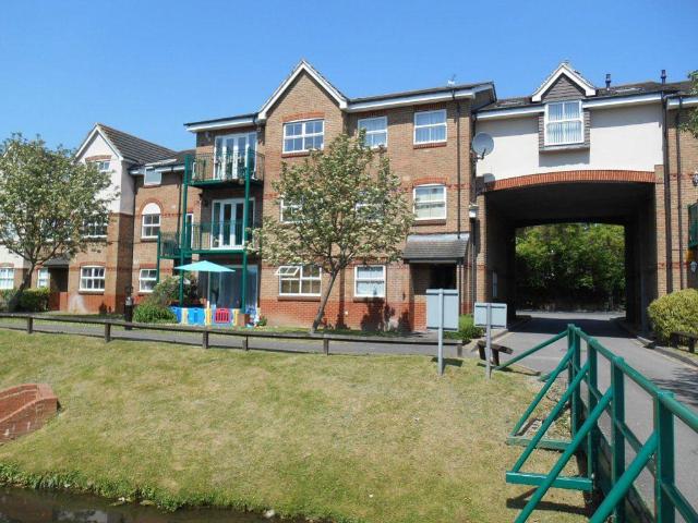 Flat for rent in Moneyhill, Batchworth