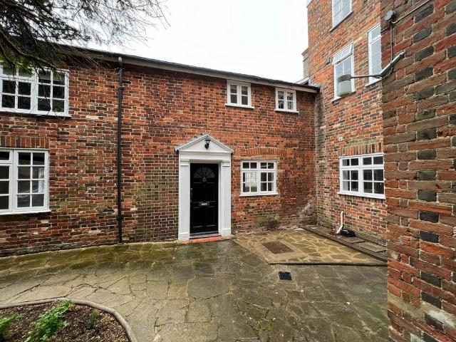 Flat for rent in Jubilee Industrial Centre, King's Walden