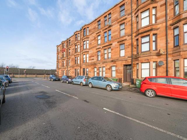 Flat for rent in Linthouse, Scotland