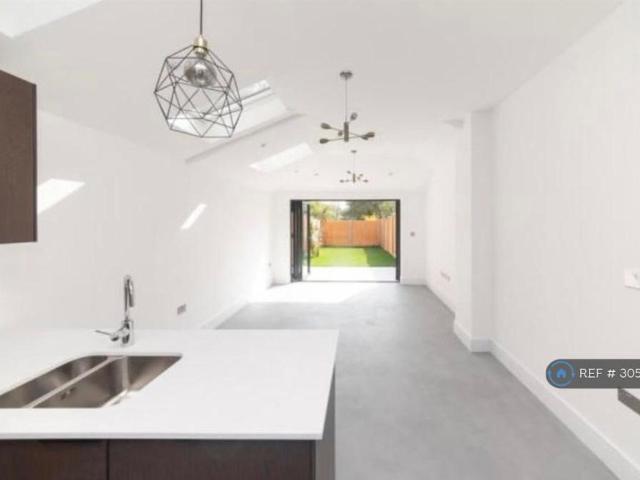 Apartment for rent in London Borough of Barnet, Greater London