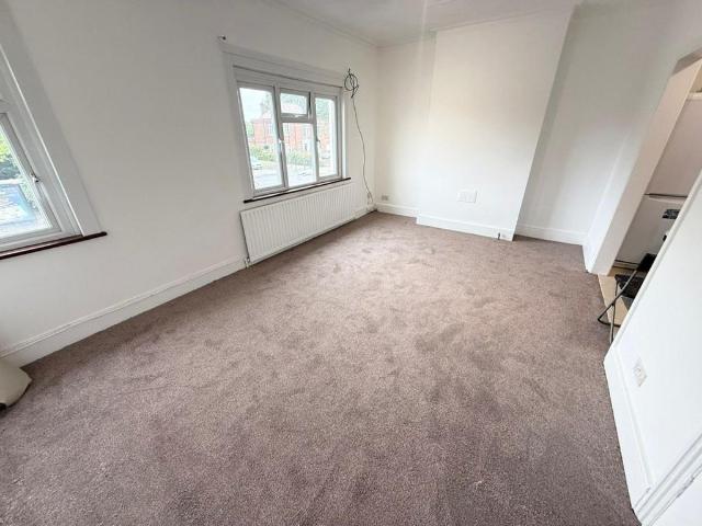 Flat for rent in Freezywater, Greater London