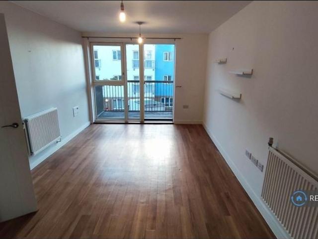 Apartment for rent in London Borough of Croydon, Waddon