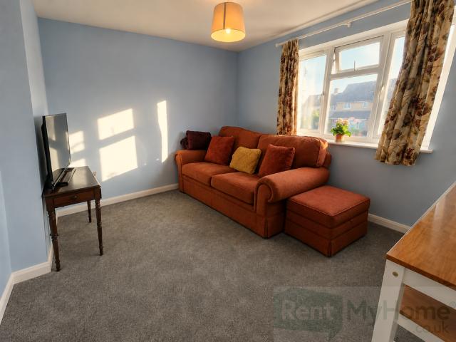 Apartment for rent in Lower Halliford, Surrey