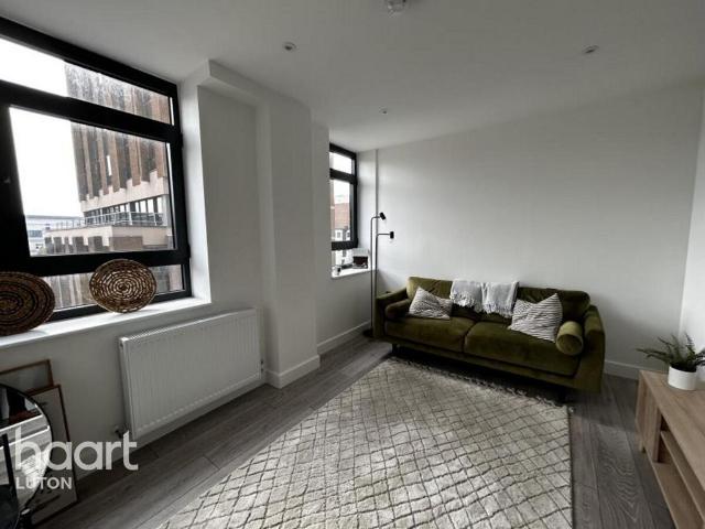 Flat for rent in Spring Park, Luton