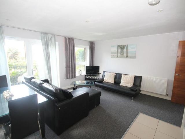 Apartment for rent in Little Stanmore, Greater London