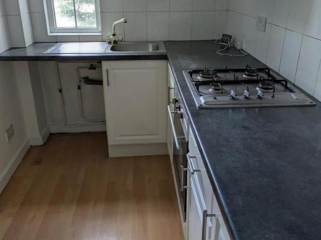Flat for rent in Elm Park, Calderstones