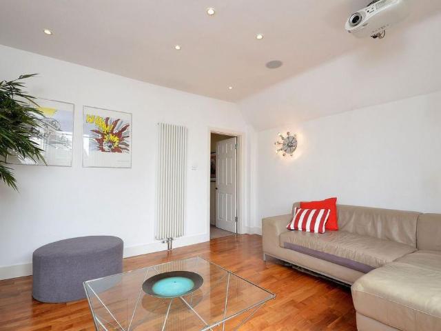 Apartment for rent in Cuddington, Epsom and Ewell