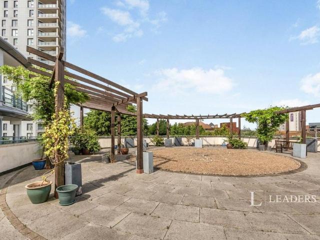 Apartment for rent in Horsell, Woking