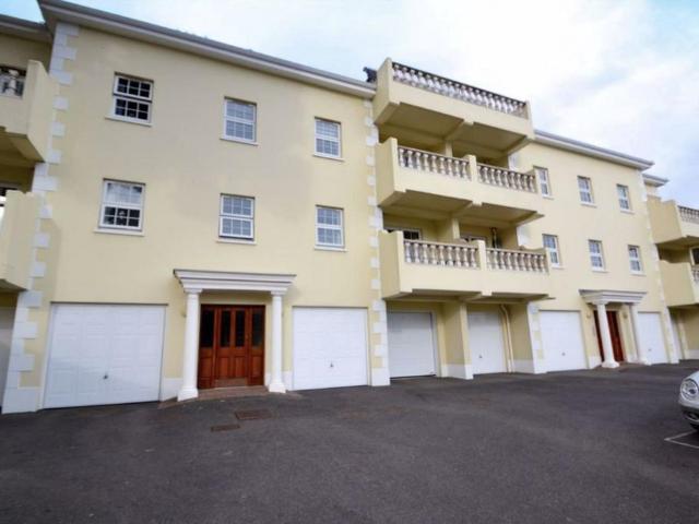 Flat for rent in St Helier, Greater London