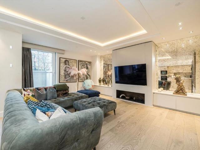 Flat for rent in Kensington, Cat Hill