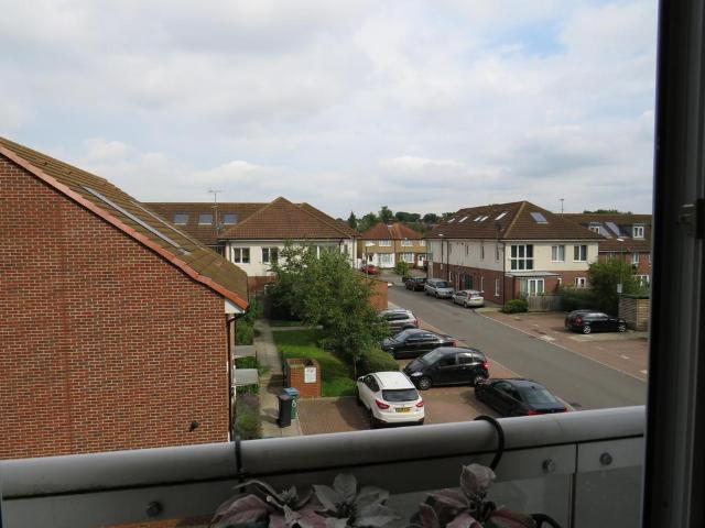 Flat for rent in Holywell Estate, North Watford