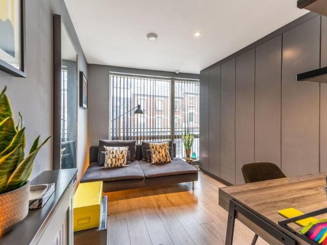 Apartment for rent in Brondesbury, Greater London