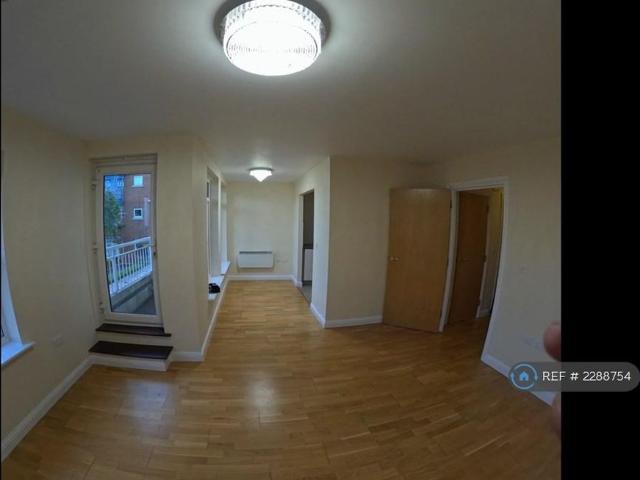 Apartment for rent in Whetstone, Oakleigh Park