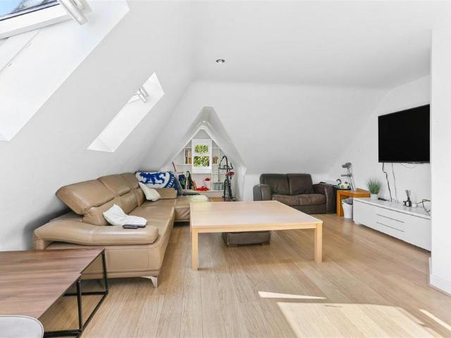 Apartment for rent in London Borough of Sutton, Greater London