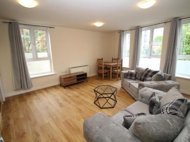 Flat for rent in Hulme, Georgia