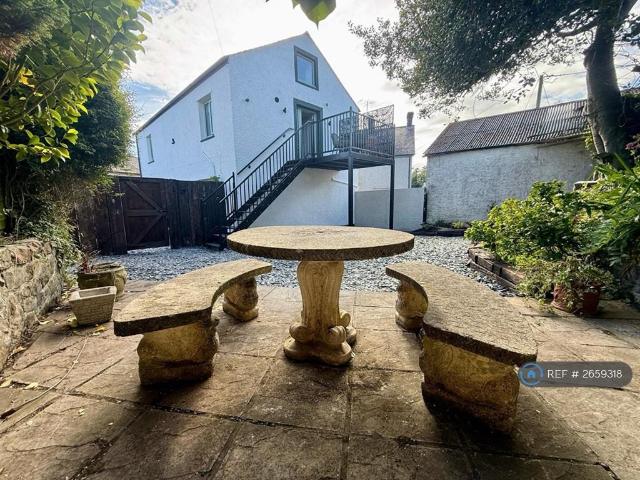 Flat for rent in Gwalchmai, Wales