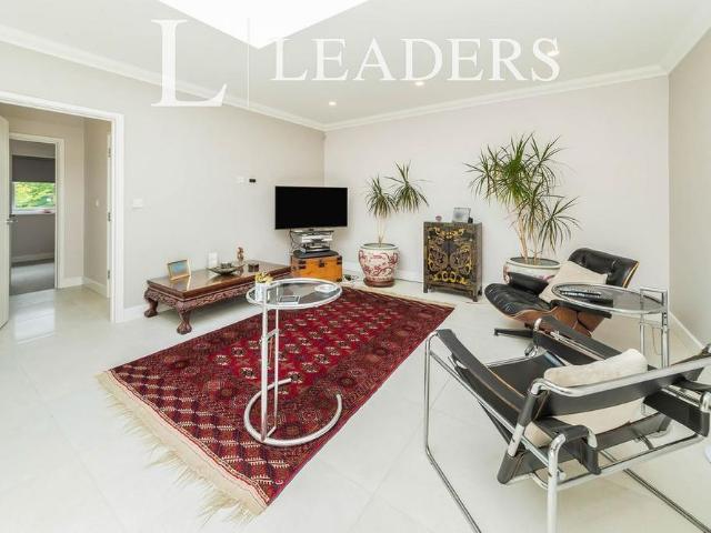 Apartment for rent in Perryfields, West Sussex
